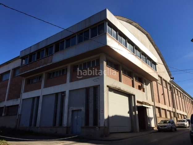 Foto abb86ea8-e6d8-45d9-9fed-ad5dcf7b3283. Nave industrial en Olot