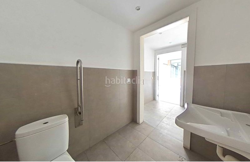 Foto ea0c9e7d-8ced-4502-a29e-42f5acb1e9a9. Local comercial a Zona Industrial Prat de Llobregat (El)