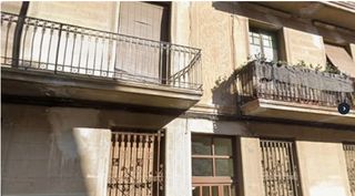 Building  Carrer ultònia. Inversion edificio girona