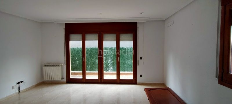 Foto 49e5e1d8-03ec-4c56-a9e9-07ed276b242e. Casa a schiera con camino in Olot