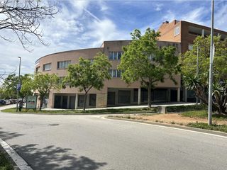 Edifici  Avinguda cornisa. Excelente oportunidad de adquirir en propiedad este edificio ubi
