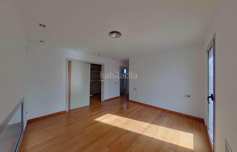 Foto b12dd5d9-505a-4eff-9648-f44d3acc6556. Casa amb aparcament piscina a Canovelles