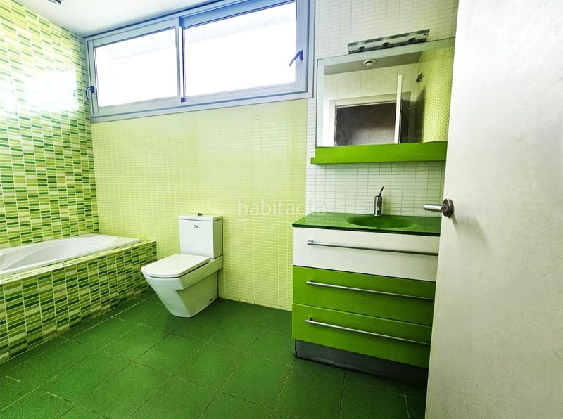 Foto f4746f94-b79b-4533-951d-c61436760fcc. Casa amb aparcament piscina a Canovelles