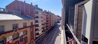 Pis a Carrer de joan maragall 38. Amplio piso de 5 dormitorios con terraza en el eixample de giron