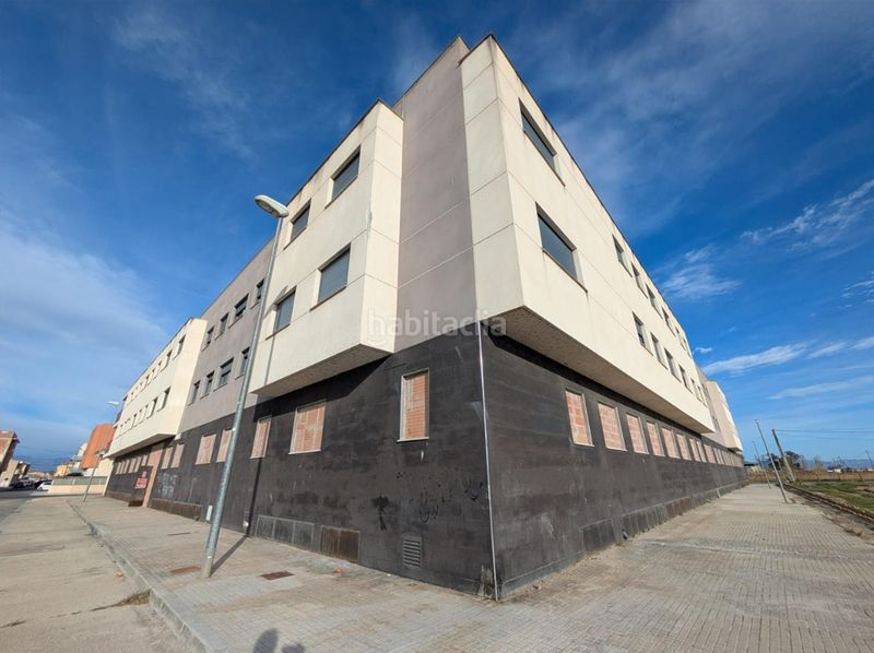 Foto 9382466d-2c46-4190-b3ee-babc997bdeb3. Edificio en Deltebre