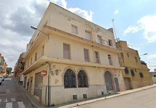 Gebäude in Carrer ramon y cajal 16. Edificio con gran potencial de inversión en tordera
