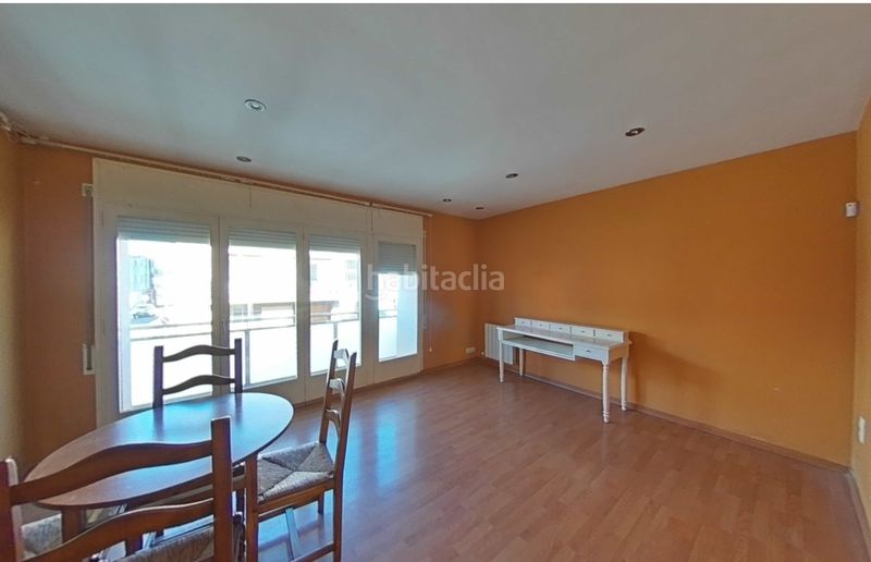 Foto 18fe5d52-35bf-4fef-9f03-9e0e2ad18960. Casa adossada a carrer roure 35 a Olot