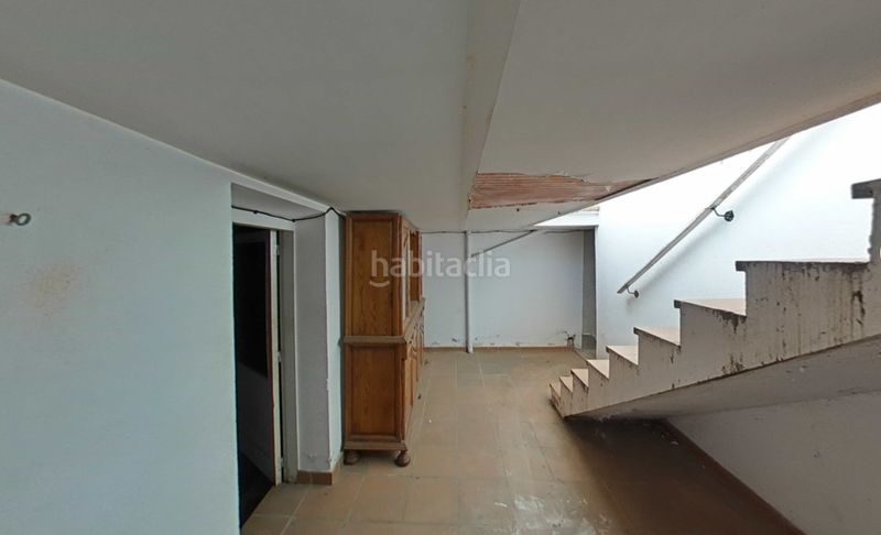 Foto 1e4a28ca-5fad-4c15-90f9-bcd47c60751a. Casa adossada a carrer roure 35 a Olot