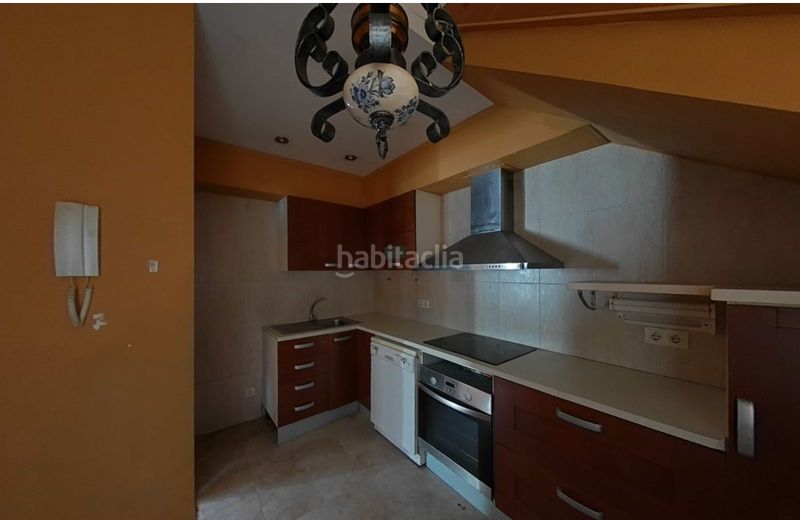 Foto 22ceee6b-a5c9-47a3-b77d-77cc001fe55d. Casa adossada a carrer roure 35 a Olot