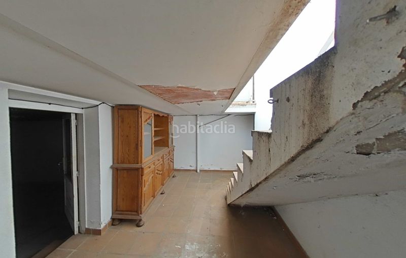 Foto 41ef825d-8cf9-4e7e-88bc-0184054caad9. Casa adossada a carrer roure 35 a Olot