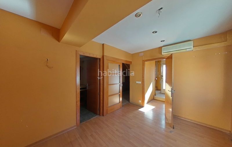 Foto 42ff652e-76c6-4d2a-b4b4-e3f75fd0dd5d. Casa adossada a carrer roure 35 a Olot
