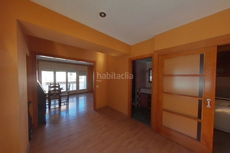 Foto 44c15103-a597-4afe-85aa-a1be8462de59. Casa adossada a carrer roure 35 a Olot