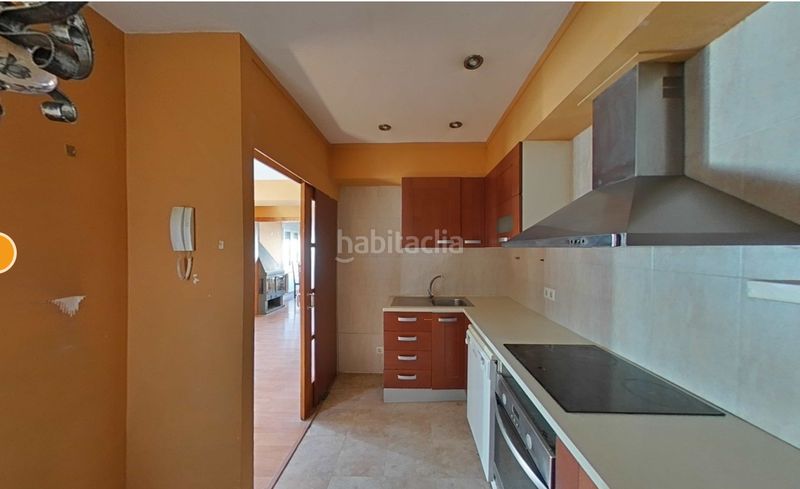 Foto 4c63f056-455d-4cad-a8b2-2d0b40103c84. Casa adossada a carrer roure 35 a Olot