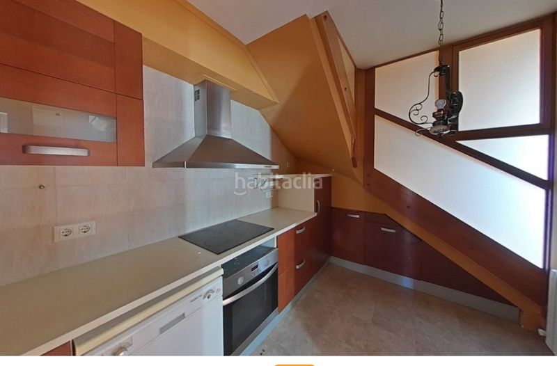 Foto 55f65550-8433-448c-a75f-1b3ae05ec44d. Casa adossada a carrer roure 35 a Olot