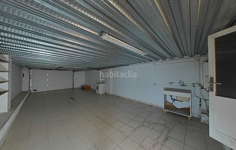Foto 710d20e3-c31c-45eb-a8ed-3a489c950033. Casa adossada a carrer roure 35 a Olot