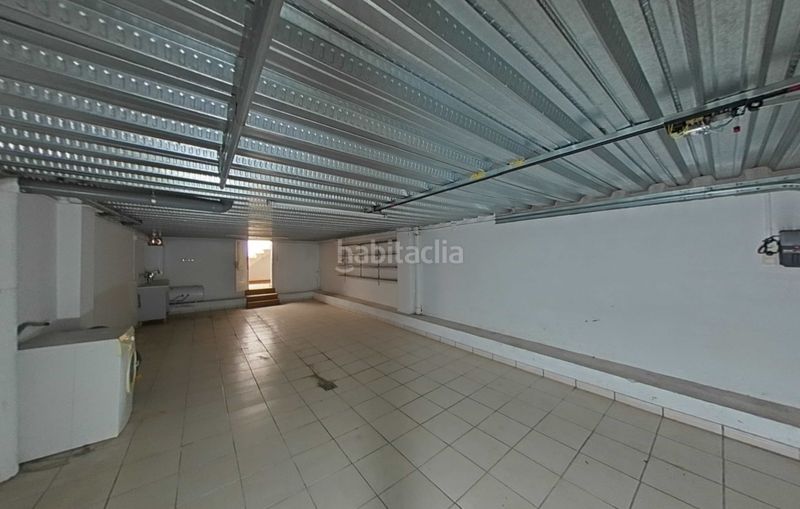 Foto 8f911c32-bb7e-40fe-bf58-941742863c65. Casa adossada a carrer roure 35 a Olot
