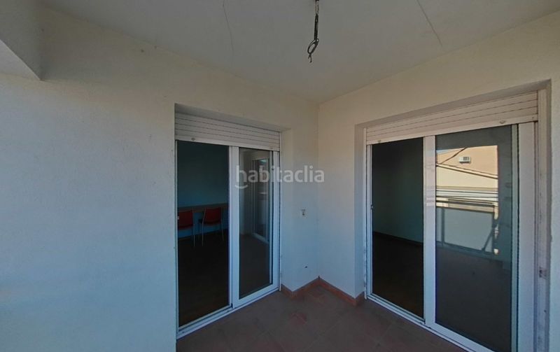 Foto af5dee8b-ed6e-4e47-babc-0b031c0127f4. Casa adossada a carrer roure 35 a Olot