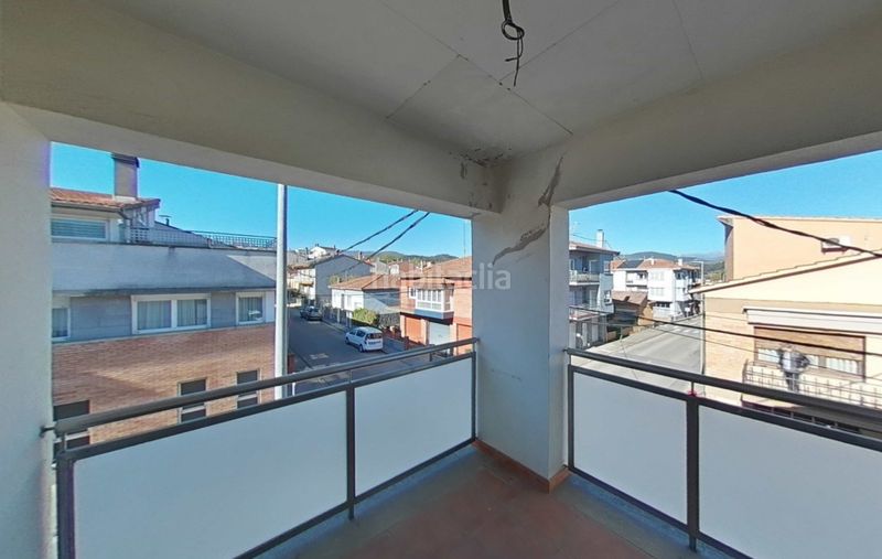 Foto b9c3027b-22ab-49dc-ab12-39bc59b42321. Casa adossada a carrer roure 35 a Olot