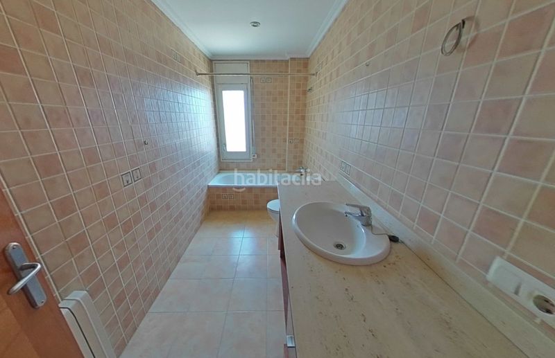 Foto d3cf16af-41db-47a2-ae04-9c5440284c70. Casa adossada a carrer roure 35 a Olot