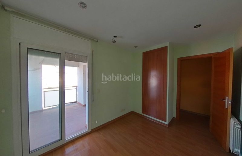 Foto d6aaa725-26a1-4bc9-b463-7c4b620c92a9. Casa adossada a carrer roure 35 a Olot