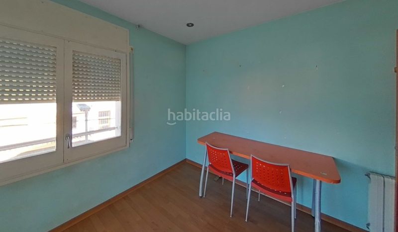 Foto dad8c2c7-3f47-455a-90b4-10a29d140fa4. Casa adossada a carrer roure 35 a Olot