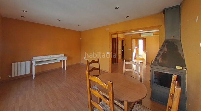 Foto e02ccad1-2f47-4f82-a347-31d3cb59a6da. Casa adossada a carrer roure 35 a Olot