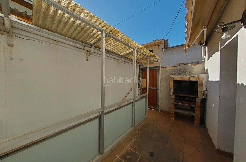 Foto f2333e34-f19e-4ad6-8e10-e2f07b7e739e. Casa adossada a carrer roure 35 a Olot