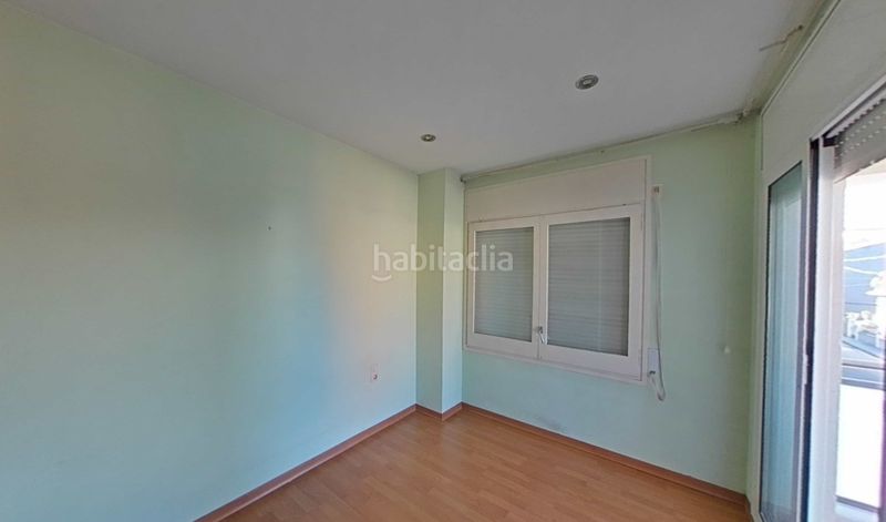 Foto f8595aa4-3180-4b0e-b7e9-ddc1e9b81360. Casa adossada a carrer roure 35 a Olot