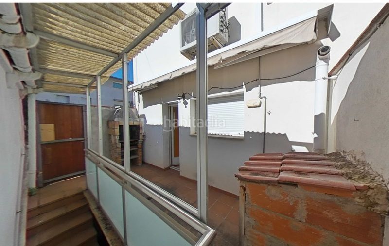 Foto fcfbb581-746a-4cf1-9dd7-1e0107c28d65. Casa adossada a carrer roure 35 a Olot