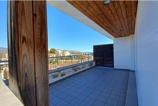 Apartament a Carrer banyoles 22. Apartamento con terraza y vistas al mar en llan��