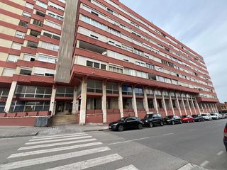 Local commercial  Carrer port lligat. Local comercial libre · oportunidad de inversión
