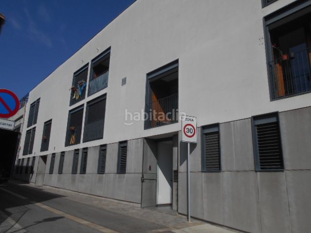Foto 6a8e2ade-1128-44fb-97fd-3902330945fc. Aparcament cotxe a Sant Joan les Fonts