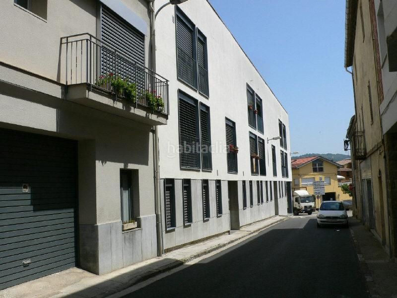 Foto ae9dfe5d-5dd2-4a31-9692-4e3a98f4520a. Aparcament cotxe a Sant Joan les Fonts