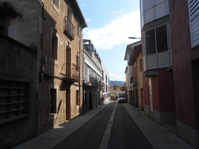 Foto d80ff41d-8076-4dc4-a9d0-79071839ea81. Aparcament cotxe a Sant Joan les Fonts