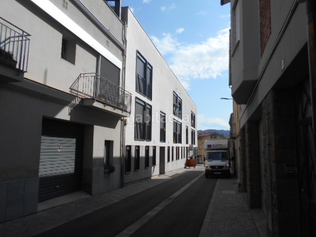 Foto f1abfaad-6007-443c-bb5f-68d7acec91c8. Aparcament cotxe a Sant Joan les Fonts