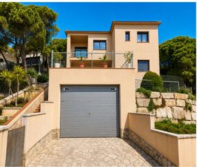 Chalet  Avinguda de la florada 56. Chalet independiente ocupado en lloret de mar