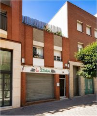 Casa  Carrer de la jota 29. Casa en sant andreu de palomar con gran superficie