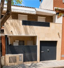 Casa adossada a Carrer mas de la comtessa 46. Vivienda unifamiliar de dos plantas con garaje en reus