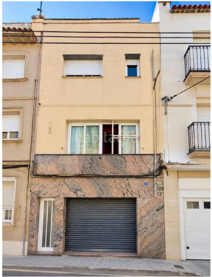 Piso edificio completo con uso residencial en Zona Alta Premià de Mar
