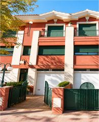 Pis a Carrer de les quetgles 13. Casa adosada en cambrils