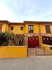 Maison jumelée  Carrer de can vinyes. Casa de 127 m² en bellcaire d’empordà