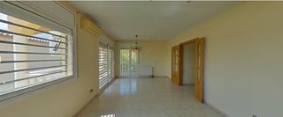 Casa in Carrer de ramon muntaner 17. Oportunidad de inversión en torroella de montgrí inmueble ocupad