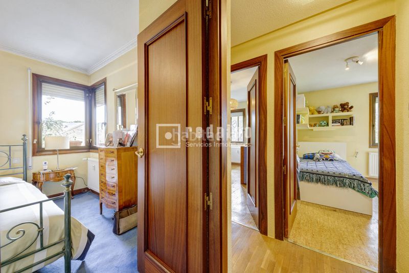 Foto 2fe64ee3-a0a5-4965-b766-8a3754d530e8. Flat with heating parking pool in Carretera del Plantío Majadahonda