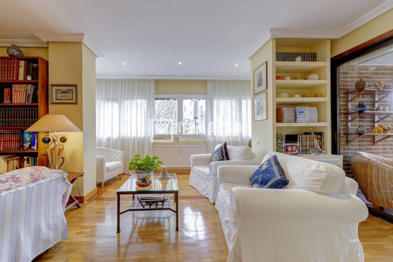 Foto 49b11781-3297-4302-bb99-9476896f3056. Flat with heating parking pool in Carretera del Plantío Majadahonda