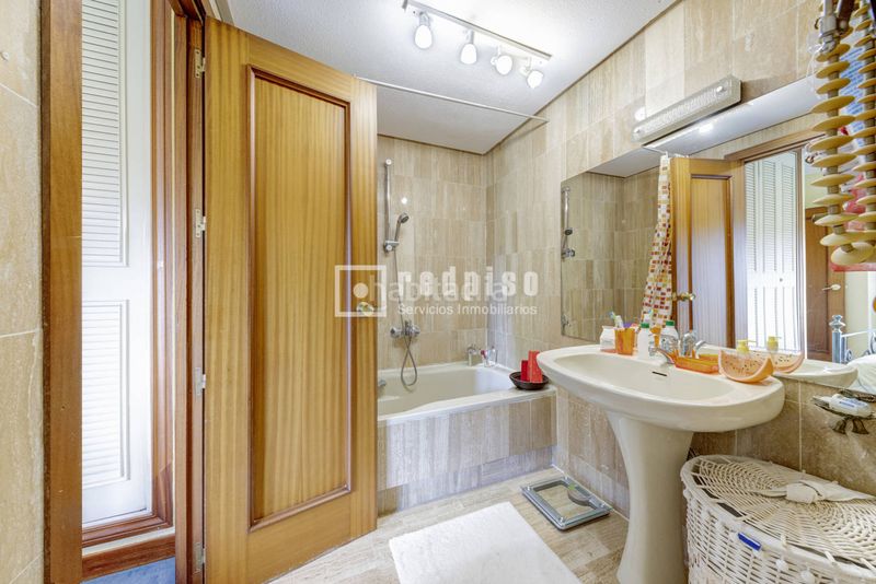 Foto c2607b9b-3ad0-4560-a222-8ce9790055bb. Flat with heating parking pool in Carretera del Plantío Majadahonda