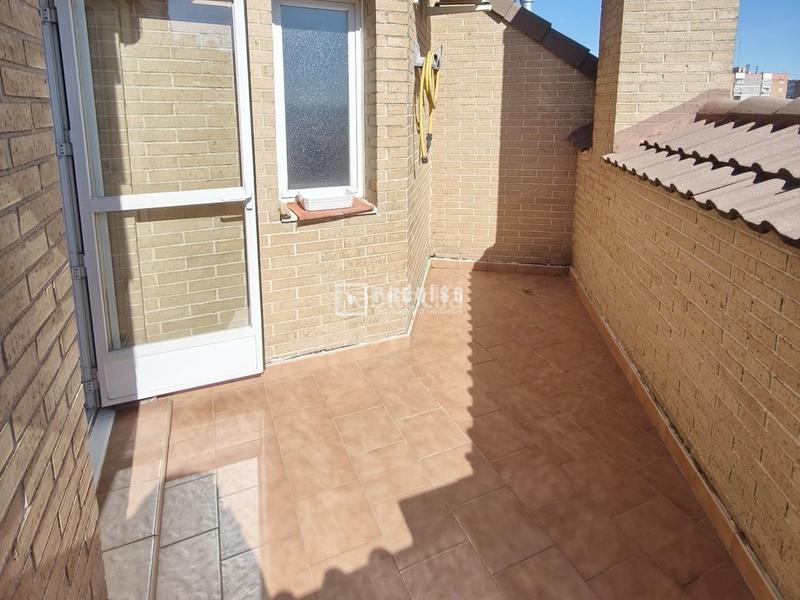 Foto 8df70b2a-acda-47ff-8e9c-6709e8a90469. Duplex con riscaldamento parcheggio piscina in Prado de Santo Domingo Alcorcón