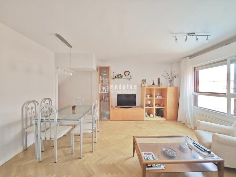 Foto 1b96341b-cdb7-4e61-85cb-0305eef65f40. Attico con riscaldamento parcheggio piscina in Prado de Santo Domingo Alcorcón