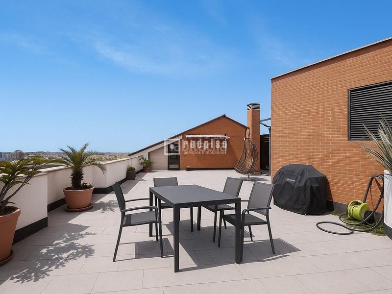 Foto 1e918719-ca44-400f-9641-c88e73a2ab4b. Attico con riscaldamento parcheggio piscina in Prado de Santo Domingo Alcorcón