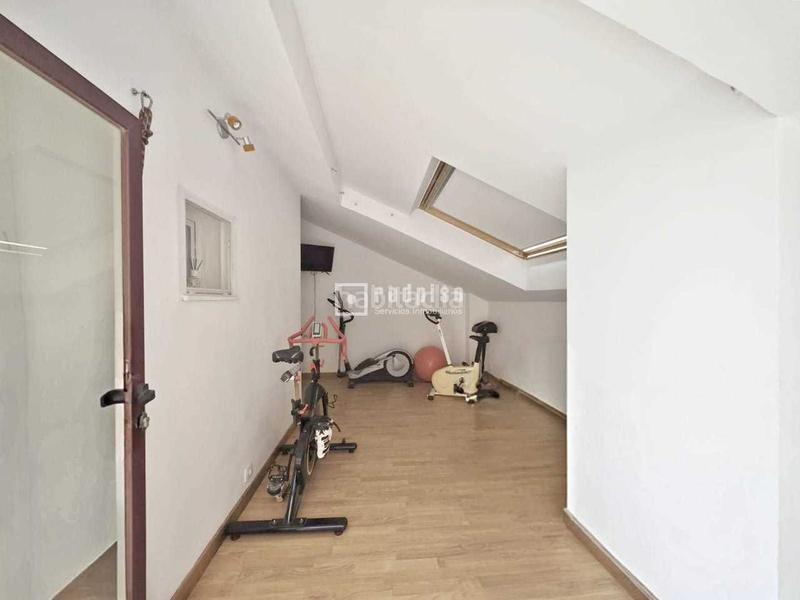 Foto c442bfe4-98b8-471a-bba3-b6a2d2d1b756. Attico con riscaldamento parcheggio piscina in Prado de Santo Domingo Alcorcón