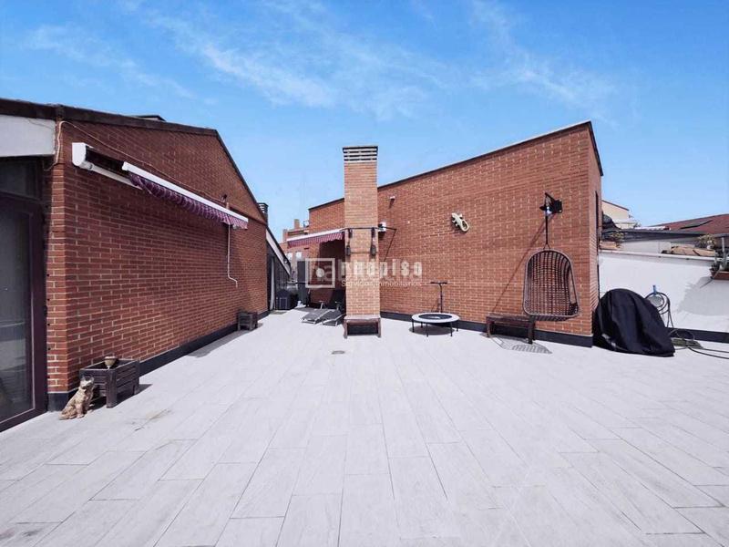 Foto dee1f173-3c3a-434e-bec6-b098cfc24b17. Attico con riscaldamento parcheggio piscina in Prado de Santo Domingo Alcorcón